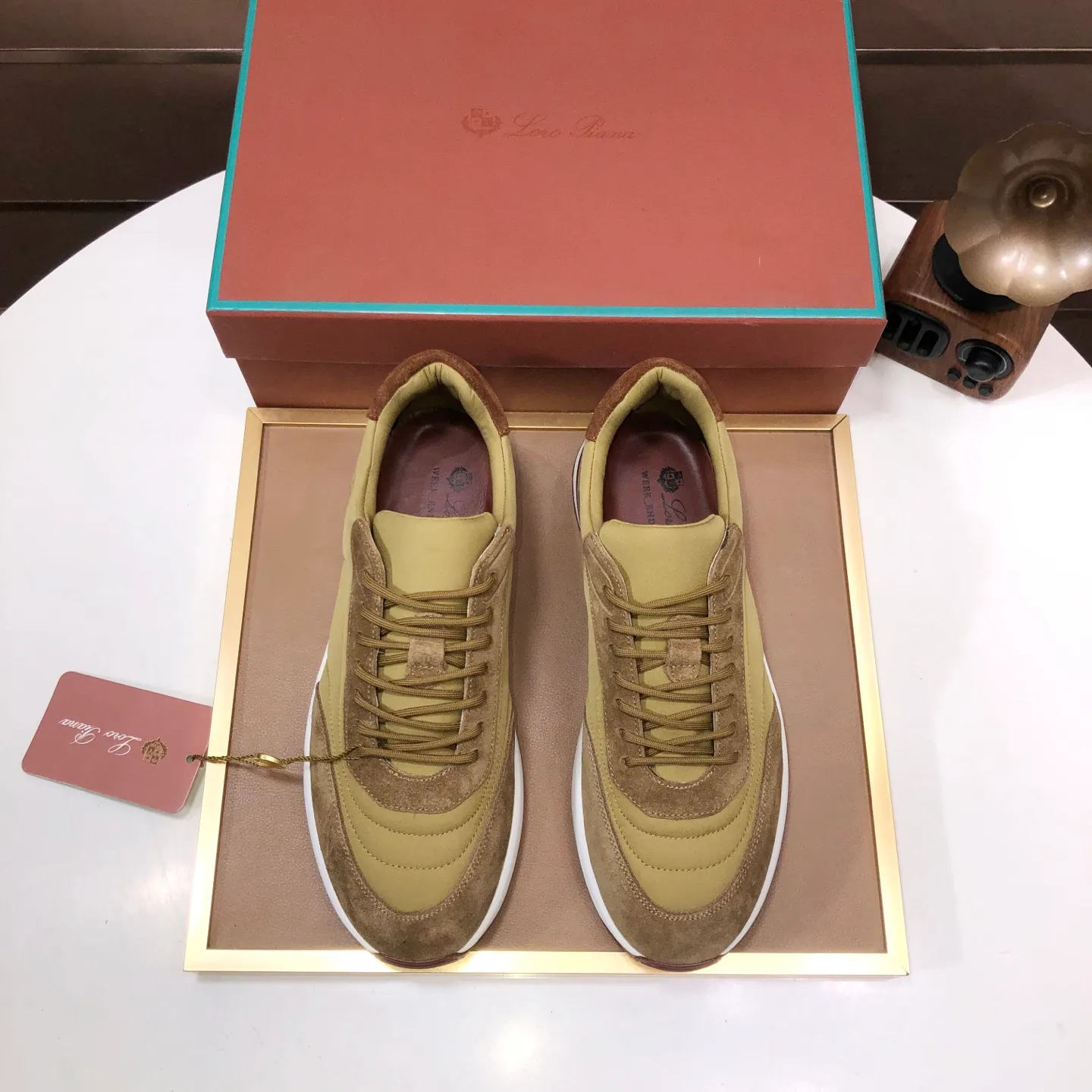 Men's shoes 💰600💰[𝐥𝐨𝐫𝐨 𝐏𝐢𝐚𝐧𝐚] lp classic loafers, an Italian treasure brand, the only brand that can match Hermès! Only after wearing it do we realize that we cannot let down our feet. The upper is imported cashmere, the lining of water-dyed cowhide ➕ the cowhide feet, the official original glass rubber outsole, and the pendant. Exclusive original packaging (tag ➕ brand paper ➕ outer box ➕ hand bag) code number: 38-45